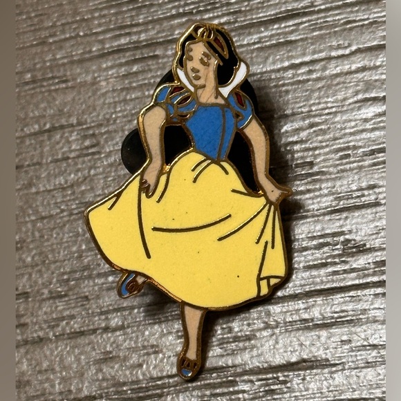 Disney Jewelry - Disney Vintage Snow White Pin
